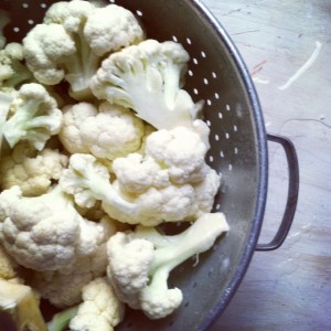 cleaning cauliflower in colander