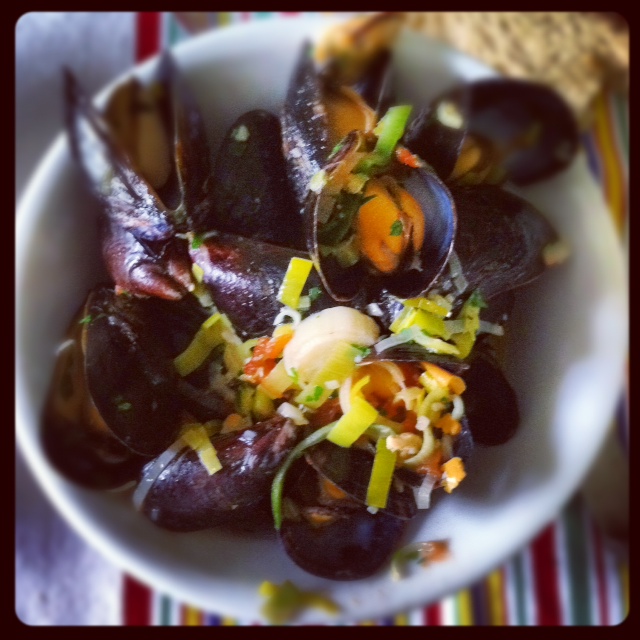bowl of mussels