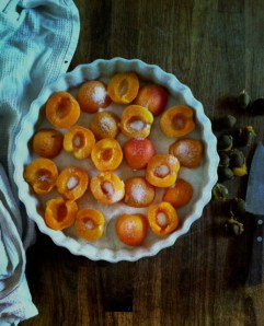 dusting apricots with sugar